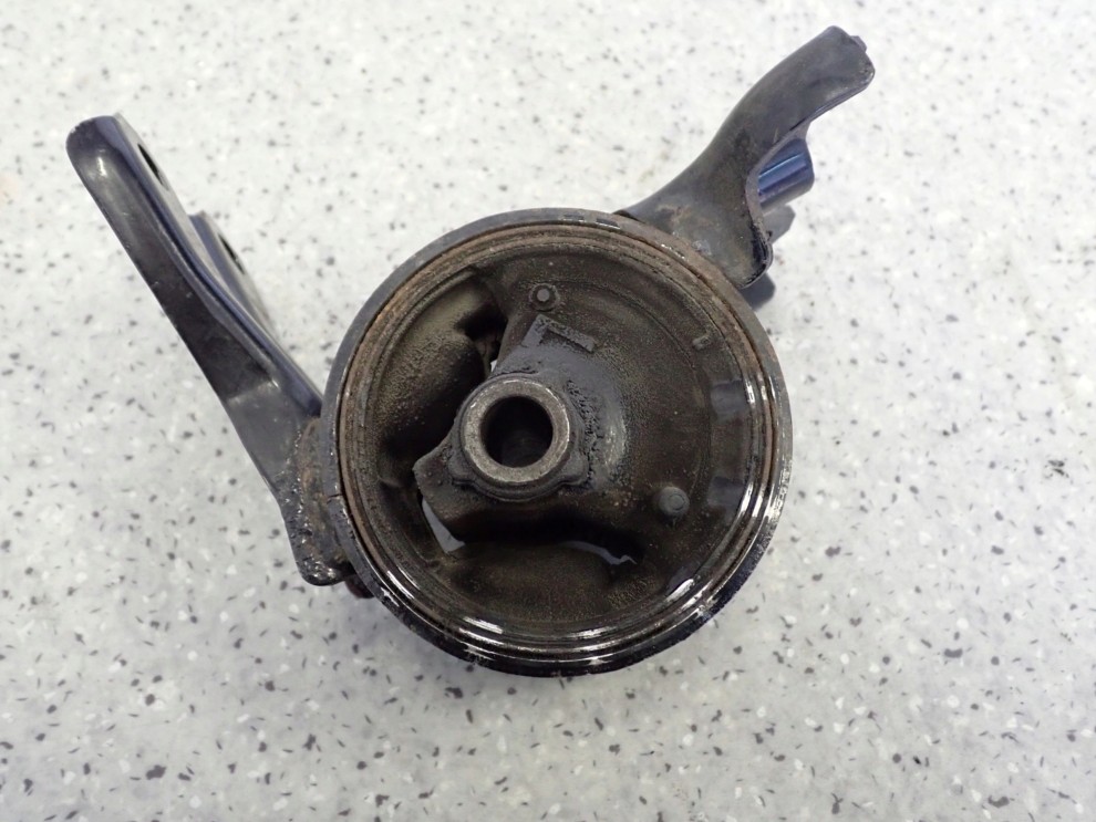 MITSUBISHI ASX 1.8 DID 10- PODUSZKA ZAWIESZENIA SILNIKA SKRZYNI BIEGÓW LEWA 4/4