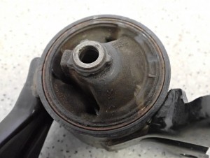 MITSUBISHI ASX 1.8 DID 10- PODUSZKA ZAWIESZENIA SILNIKA SKRZYNI BIEGÓW LEWA 3/4 MINIATURA