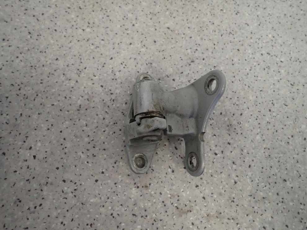 MITSUBISHI COLT 04- ZAWIAS DRZWI PRZEDNI LEWY DOLNY OGRANICZNIK 2/10