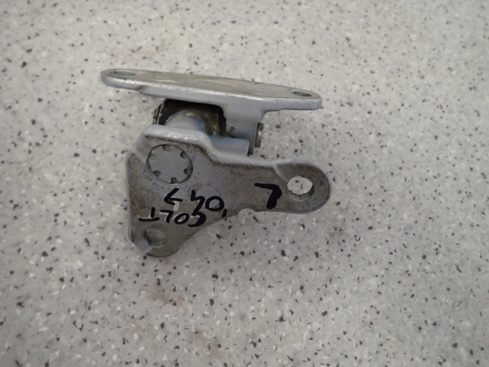 MITSUBISHI COLT 04- ZAWIAS DRZWI PRZEDNI LEWY DOLNY OGRANICZNIK 5/10