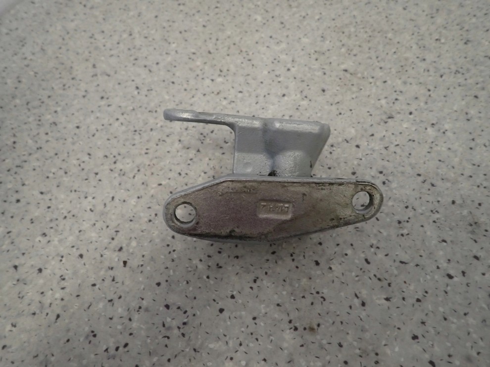 MITSUBISHI COLT 04- ZAWIAS DRZWI PRZEDNI LEWY DOLNY OGRANICZNIK 6/10