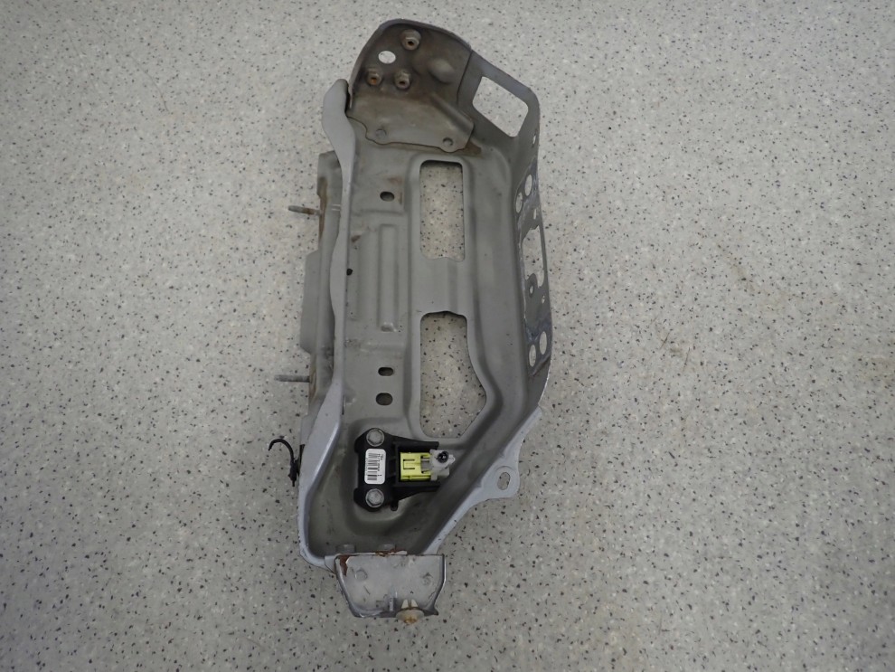 TOYOTA YARIS II 06-09 WSPORNIK PIONOWY PRAWY PASA PRZEDNIEGO 1/4