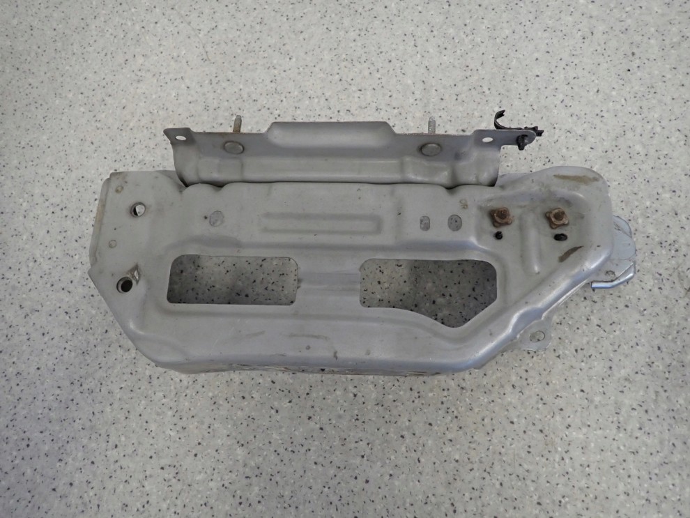 TOYOTA YARIS II 06-09 WSPORNIK PIONOWY PRAWY PASA PRZEDNIEGO 3/4