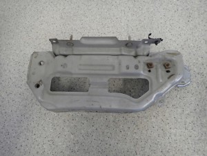 TOYOTA YARIS II 06-09 WSPORNIK PIONOWY PRAWY PASA PRZEDNIEGO 3/4 MINIATURA