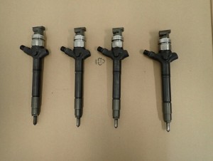 TOYOTA COROLLA VERSO AVENSIS RAV4 2.2 D4D 04-09 WTRYSKIWACZ WTRYSKIWACZE 23 1/4 MINIATURA