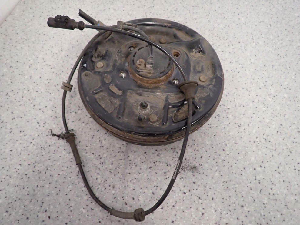 TOYOTA AYGO 05-12 BĘBEN HAMULCOWY TY LEWY TARCZA KOTWICZNA PIASTA SZCZEKI 3/7