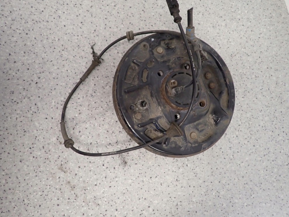 TOYOTA AYGO 05-12 BĘBEN HAMULCOWY TY LEWY TARCZA KOTWICZNA PIASTA SZCZEKI 4/7