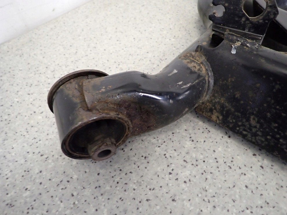 TOYOTA AYGO 05-12 BELKA ZAWIESZENIA TYLNEGO GOŁA 10/13