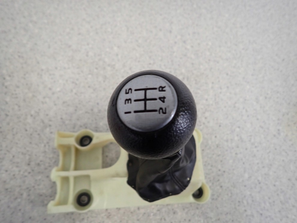 FIAT SEDICI SUZUKI SX4 TS 06- 1.6i 1.5i LEWAREK DŹWIGNIA ZMIANY BIEGÓW 5/7