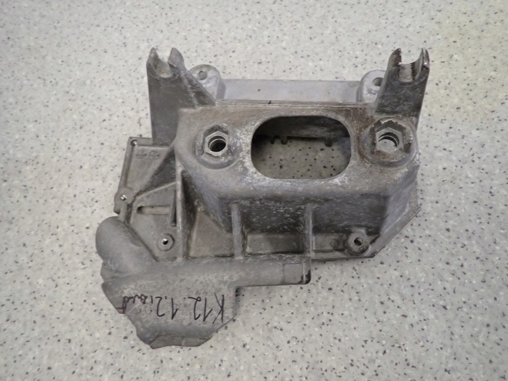 NISSAN MICRA K12 1.2i AUTOMAT 02- PODSTAWA AKUMULATORA ŁAPA SKRZYNI BIEGÓW 4/10