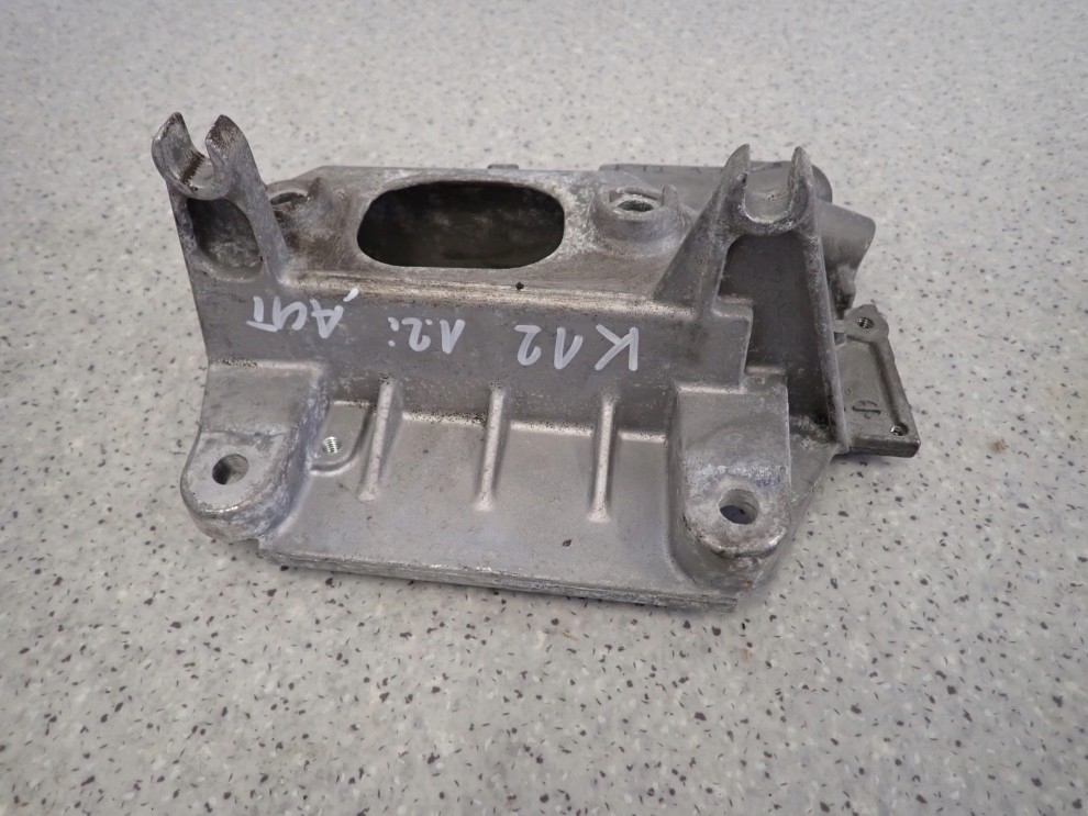 NISSAN MICRA K12 1.2i AUTOMAT 02- PODSTAWA AKUMULATORA ŁAPA SKRZYNI BIEGÓW 7/10