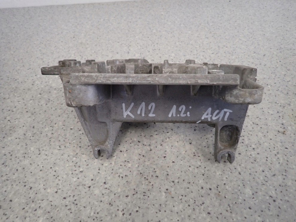 NISSAN MICRA K12 1.2i AUTOMAT 02- PODSTAWA AKUMULATORA ŁAPA SKRZYNI BIEGÓW 8/10