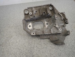 NISSAN MICRA K12 1.2i AUTOMAT 02- PODSTAWA AKUMULATORA ŁAPA SKRZYNI BIEGÓW 2/10 MINIATURA