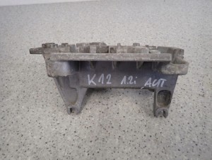 NISSAN MICRA K12 1.2i AUTOMAT 02- PODSTAWA AKUMULATORA ŁAPA SKRZYNI BIEGÓW 8/10 MINIATURA