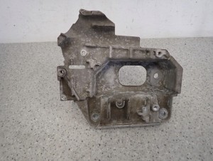 NISSAN MICRA K12 1.2i AUTOMAT 02- PODSTAWA AKUMULATORA ŁAPA SKRZYNI BIEGÓW 10/10 MINIATURA