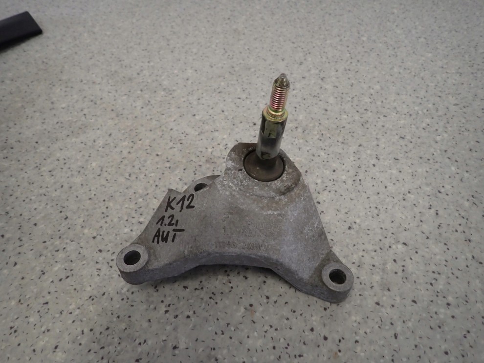 NISSAN MICRA K12 1.2i AUTOMAT 02- ŁAPA GÓRNA SKRZYNI BIEGÓW 2/8