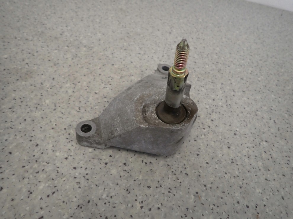 NISSAN MICRA K12 1.2i AUTOMAT 02- ŁAPA GÓRNA SKRZYNI BIEGÓW 4/8