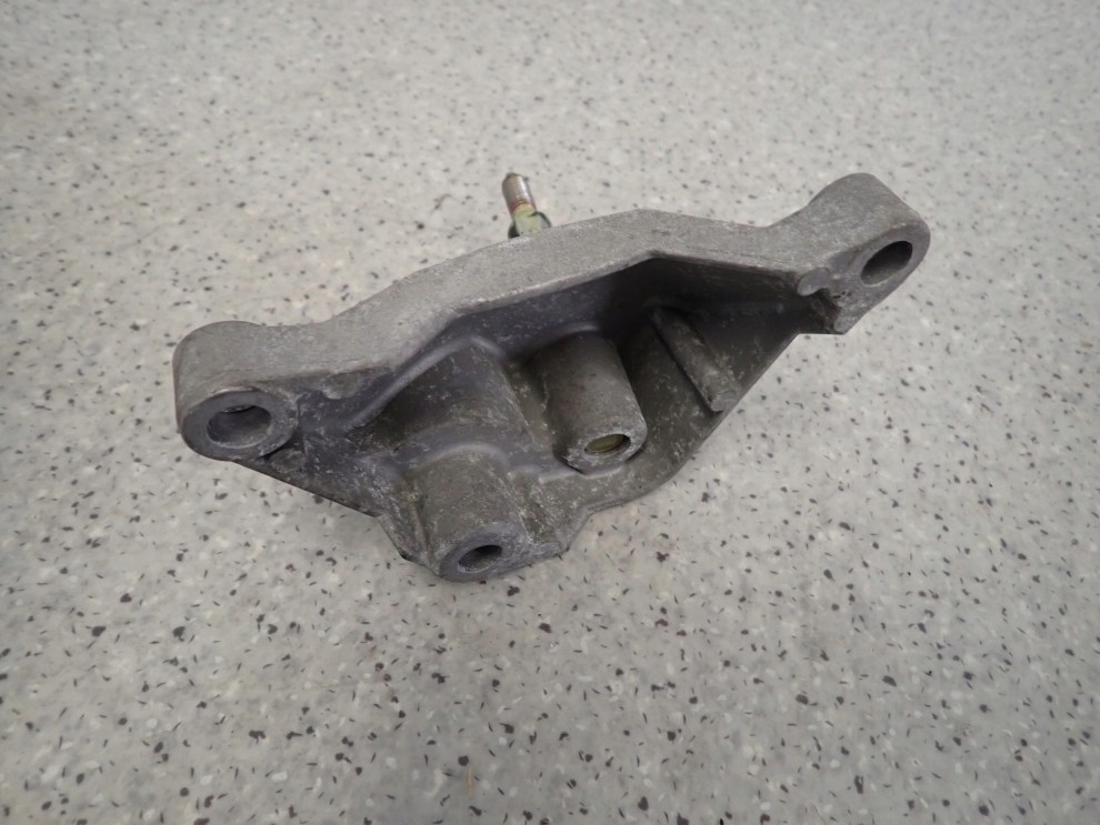 NISSAN MICRA K12 1.2i AUTOMAT 02- ŁAPA GÓRNA SKRZYNI BIEGÓW 5/8