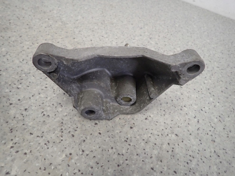 NISSAN MICRA K12 1.2i AUTOMAT 02- ŁAPA GÓRNA SKRZYNI BIEGÓW 6/8