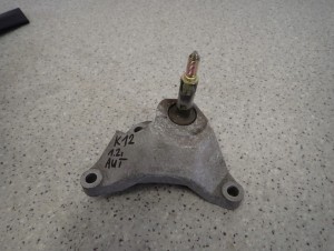 NISSAN MICRA K12 1.2i AUTOMAT 02- ŁAPA GÓRNA SKRZYNI BIEGÓW 2/8 MINIATURA