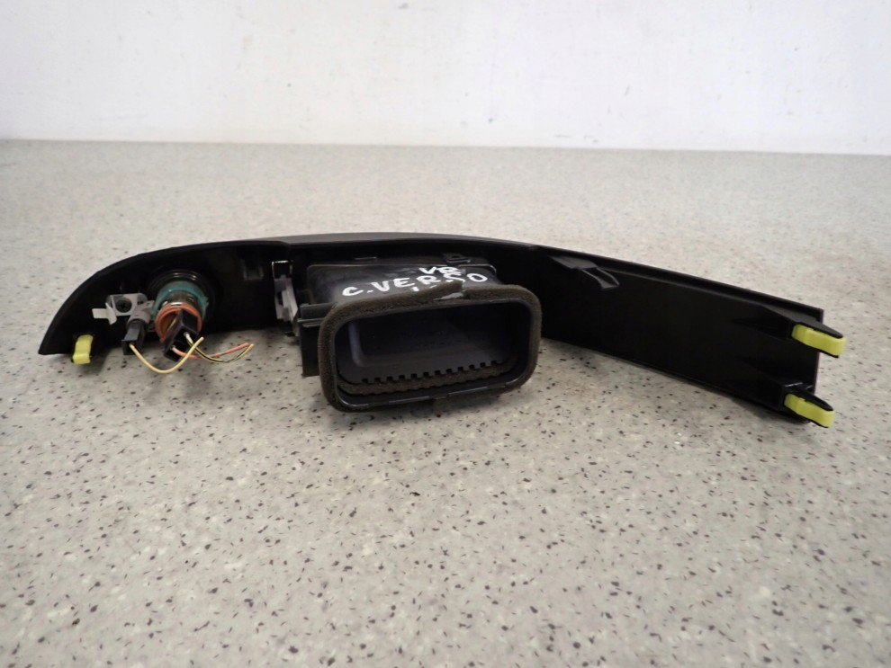 COROLLA VERSO 04-08 KRATKA NAWIEWU GNIAZDO ZAPALNICZKI 6/7