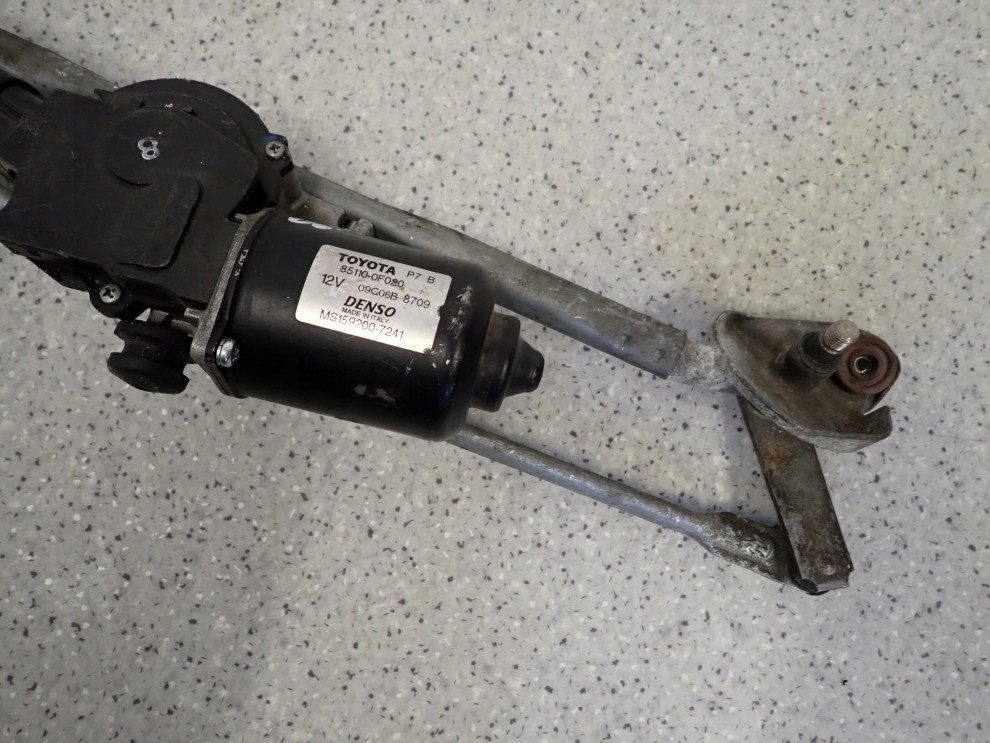 TOYOTA COROLLA VERSO 04- MECHANIZM SILNICZEK WYCIERACZEK PRZEDNICH KOMPLET 3/8