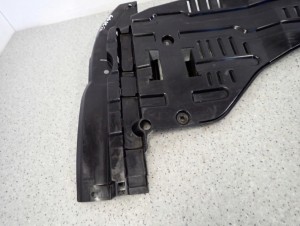 SUZUKI SX4 SEDICI 06-13 OSŁONA DOLNA SILNIKA LEWA 3/8 MINIATURA