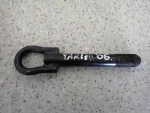 TOYOTA YARIS II 06-11 UCHO HOLOWNICZE HAK 1/3 MINIATURA