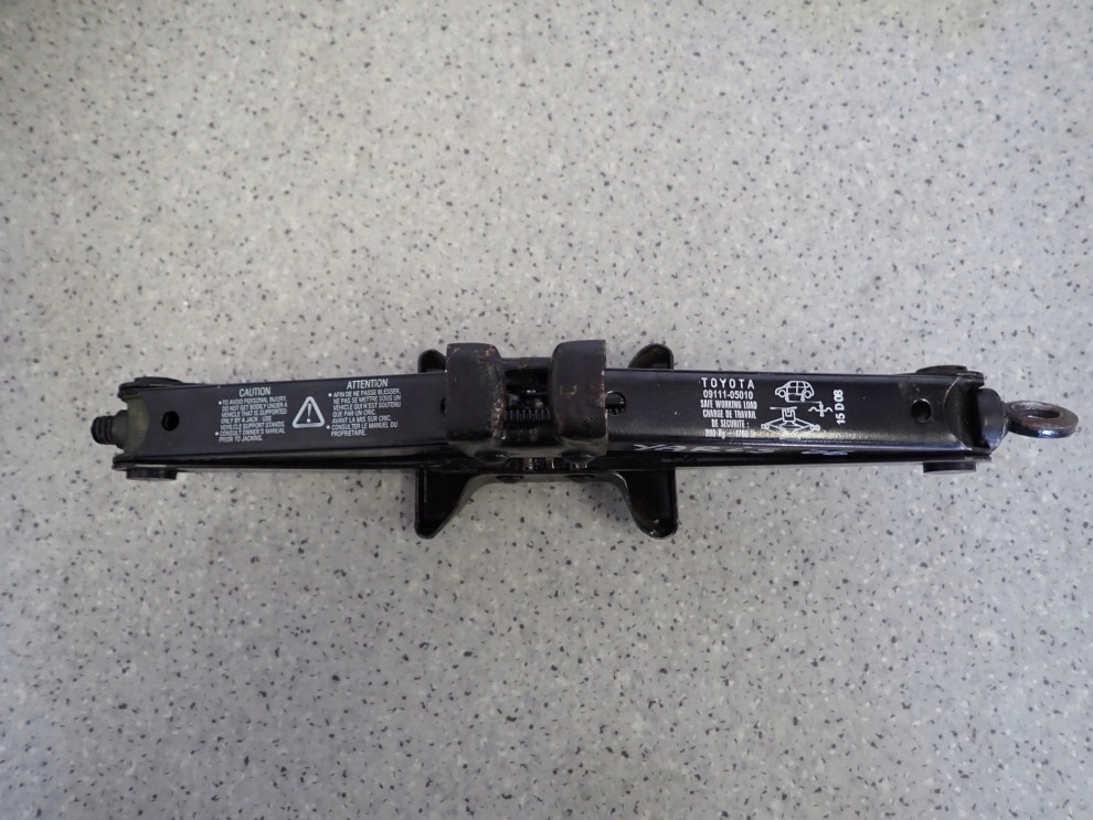 TOYOTA LEWAREK PODNOŚNIK SAMOCHODOWY 1/4