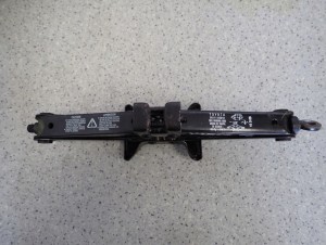 TOYOTA LEWAREK PODNOŚNIK SAMOCHODOWY 1/4 MINIATURA