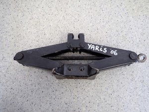 TOYOTA LEWAREK PODNOŚNIK SAMOCHODOWY 3/4 MINIATURA