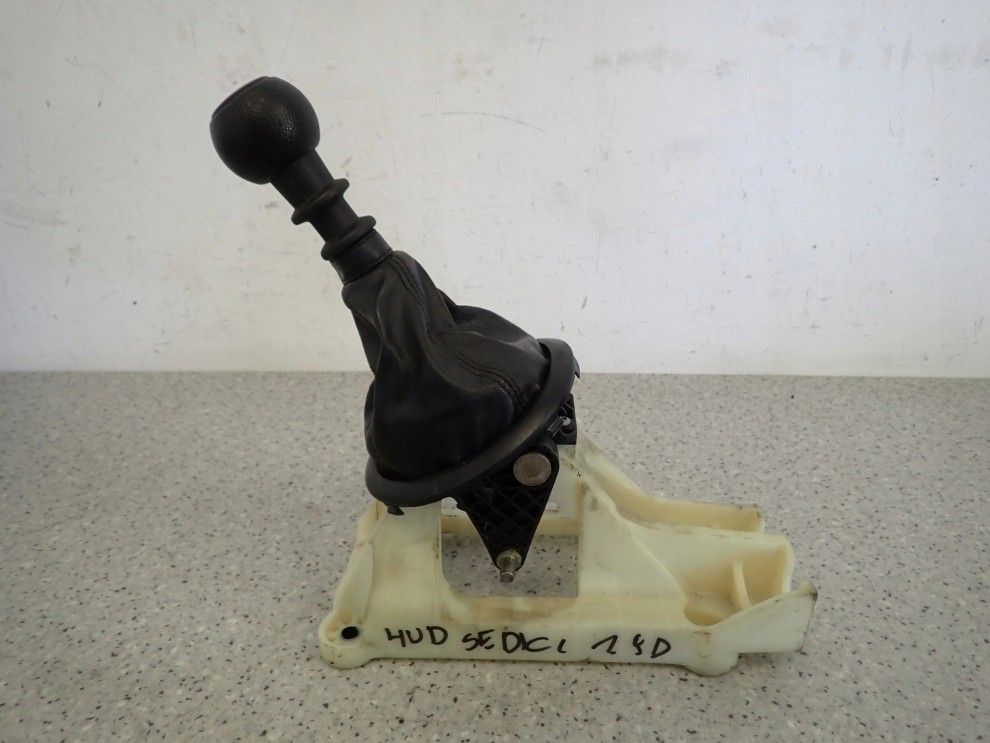 FIAT SEDICI SUZUKI SX4 06-1.9 DDIS LEWAREK GAŁKA DŹWIGNIA ZMIANY BIEGÓW 1/8
