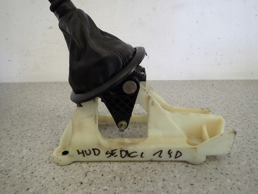 FIAT SEDICI SUZUKI SX4 06-1.9 DDIS LEWAREK GAŁKA DŹWIGNIA ZMIANY BIEGÓW 2/8