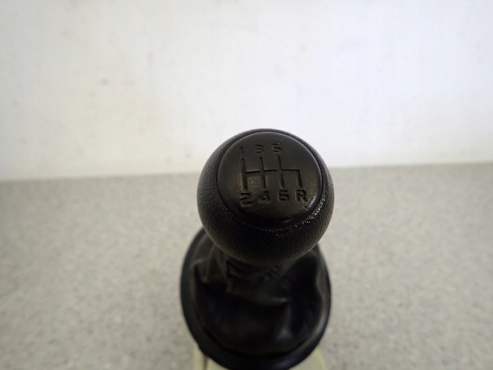 FIAT SEDICI SUZUKI SX4 06-1.9 DDIS LEWAREK GAŁKA DŹWIGNIA ZMIANY BIEGÓW 3/8