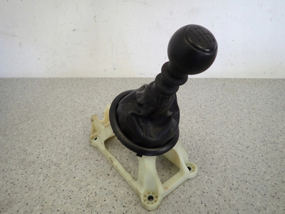 FIAT SEDICI SUZUKI SX4 06-1.9 DDIS LEWAREK GAŁKA DŹWIGNIA ZMIANY BIEGÓW 4/8