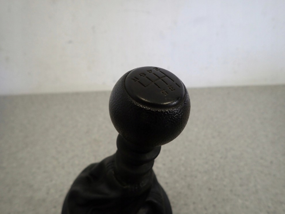 FIAT SEDICI SUZUKI SX4 06-1.9 DDIS LEWAREK GAŁKA DŹWIGNIA ZMIANY BIEGÓW 7/8