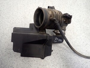 NISSAN ALMERA N16 1.5 BENZ 00-02 RURA POWIETRZA DOLOT 1/5 MINIATURA