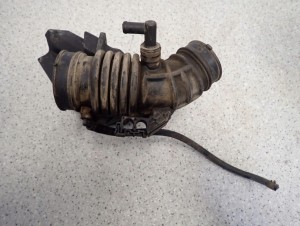 NISSAN ALMERA N16 1.5 BENZ 00-02 RURA POWIETRZA DOLOT 2/5 MINIATURA