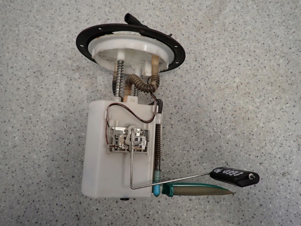 KIA CEED 06-12 1.6 CRDI CZUJNIK POZIOMU PALIWA PŁYWAK 3/4