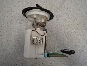 KIA CEED 06-12 1.6 CRDI CZUJNIK POZIOMU PALIWA PŁYWAK 3/4 MINIATURA