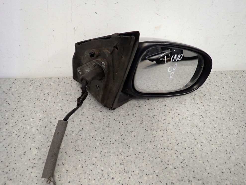 ALMERA TINO 00-06 LUSTERKO PRAWE 3 PINY 3/11