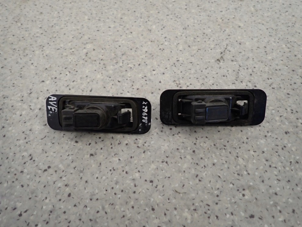 TOYOTA AVENSIS T22 4d 97-01 LAMPKA OŚWIETLENIA TABLICY REJESTRACYJNEJ 3/3