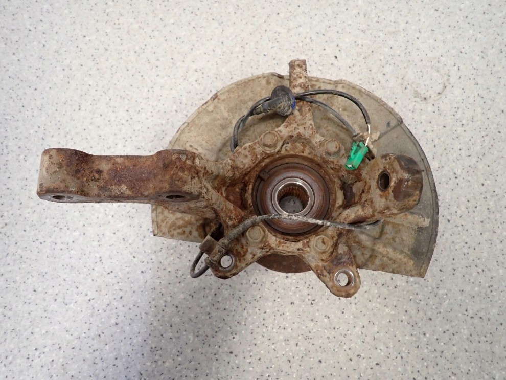 SUZUKI GRAND VITARA II 05-09 ZWROTNICA PRZEDNIA LEWA 4/5