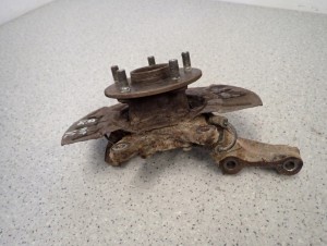 SUZUKI GRAND VITARA II 05-09 ZWROTNICA PRZEDNIA LEWA 3/5 MINIATURA