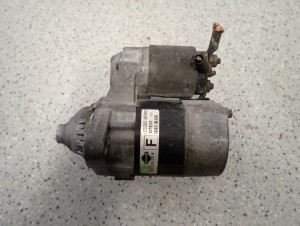 NISSAN ALMERA N16 1.5 BENZYNA 00-06 ROZRUSZNIK SILNIKA 3/5 MINIATURA