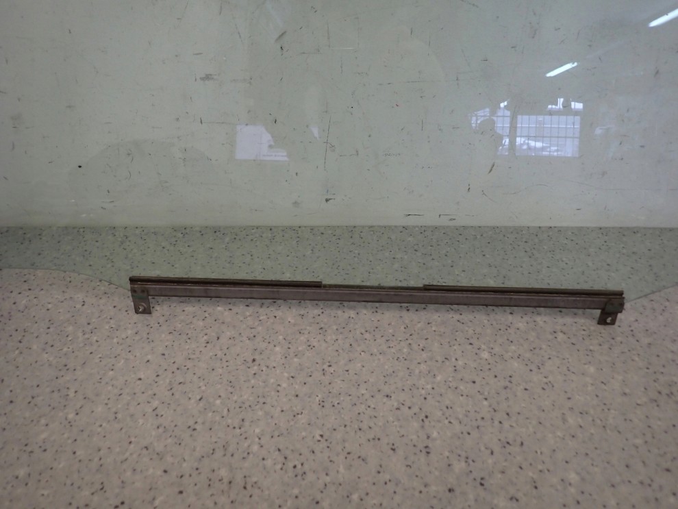 SUZUKI IGNIS 04-07 SZYBA PRZEDNIA LEWA 2/3