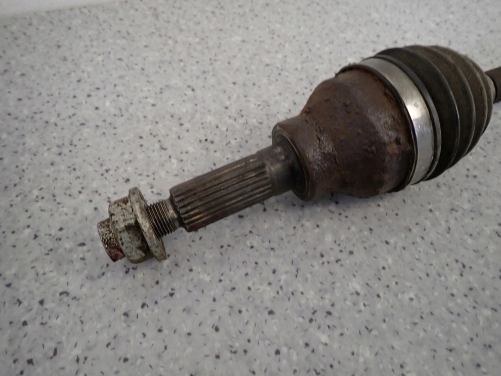 SUZUKI SX4 SEDICI 1.9 DDIS 06-13 PÓŁOŚ TYLNA PRAWA 2/5