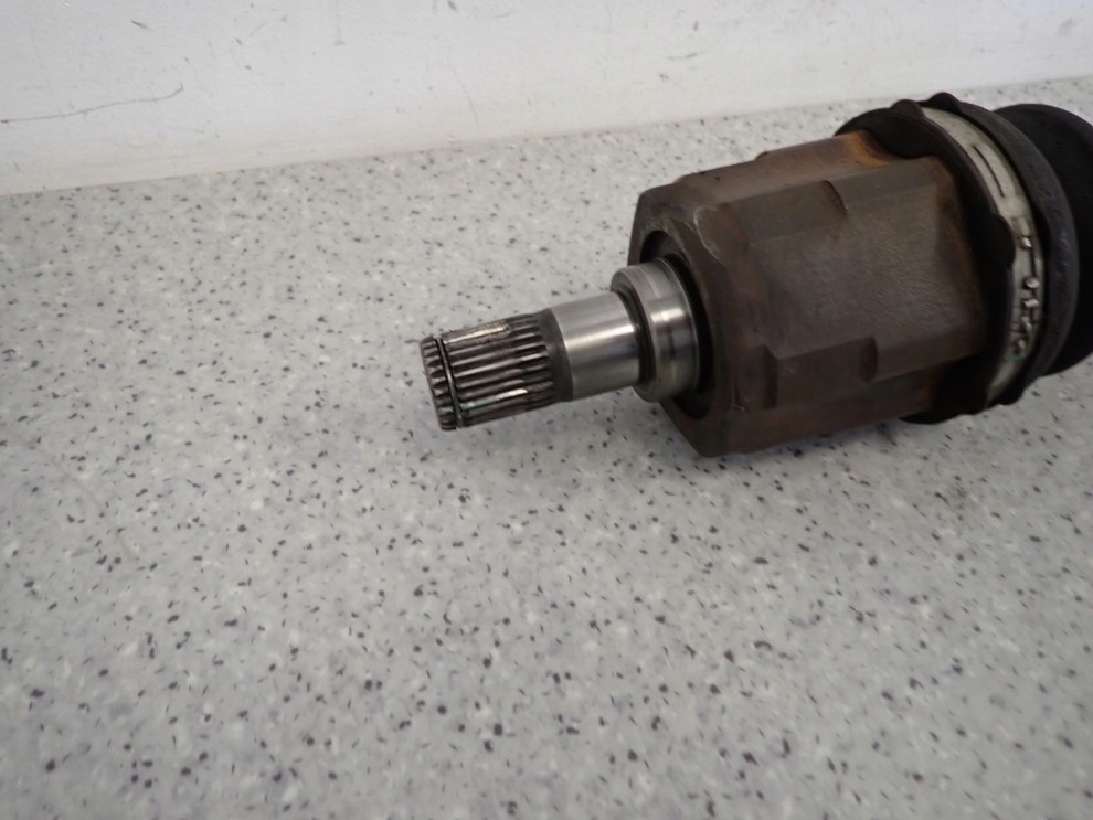 KIA CEED 1.6 CRDI 06-12 PÓŁOŚ PRZEDNIA PRAWA 2/6