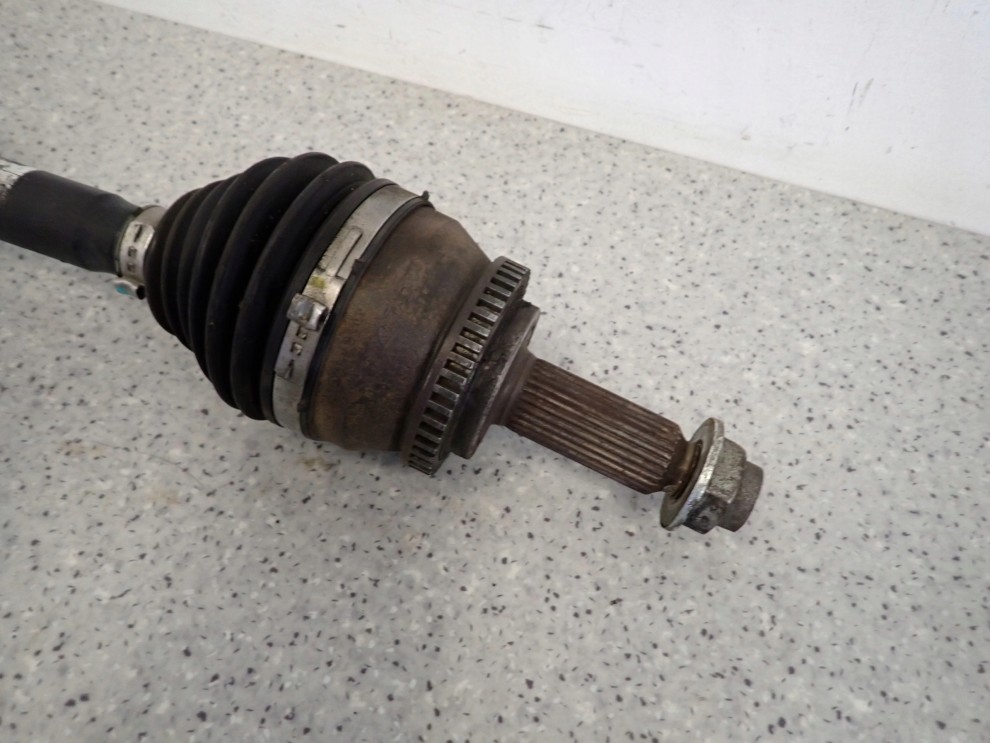 KIA CEED 1.6 CRDI 06-12 PÓŁOŚ PRZEDNIA PRAWA 3/6