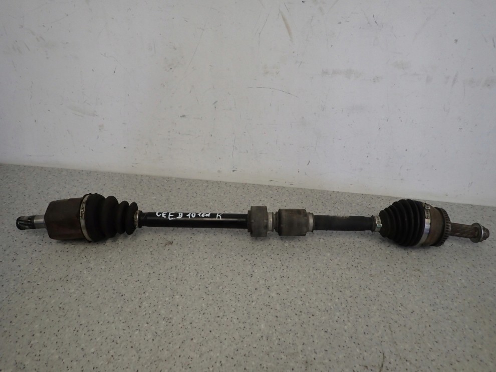 KIA CEED 1.6 CRDI 06-12 PÓŁOŚ PRZEDNIA PRAWA 4/6